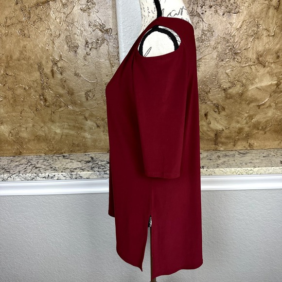 Clara Sun WWoo Cold Shoulder Tunic Top Women's Small Burgundy 3/4 Sleeve Stretch - Picture 3 of 10